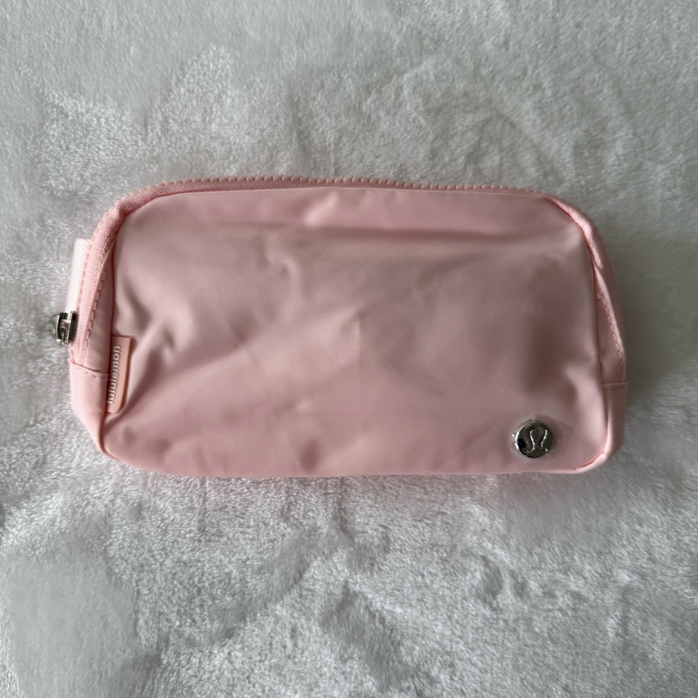 Lululemon Everywhere Belt Bag 1L - pink